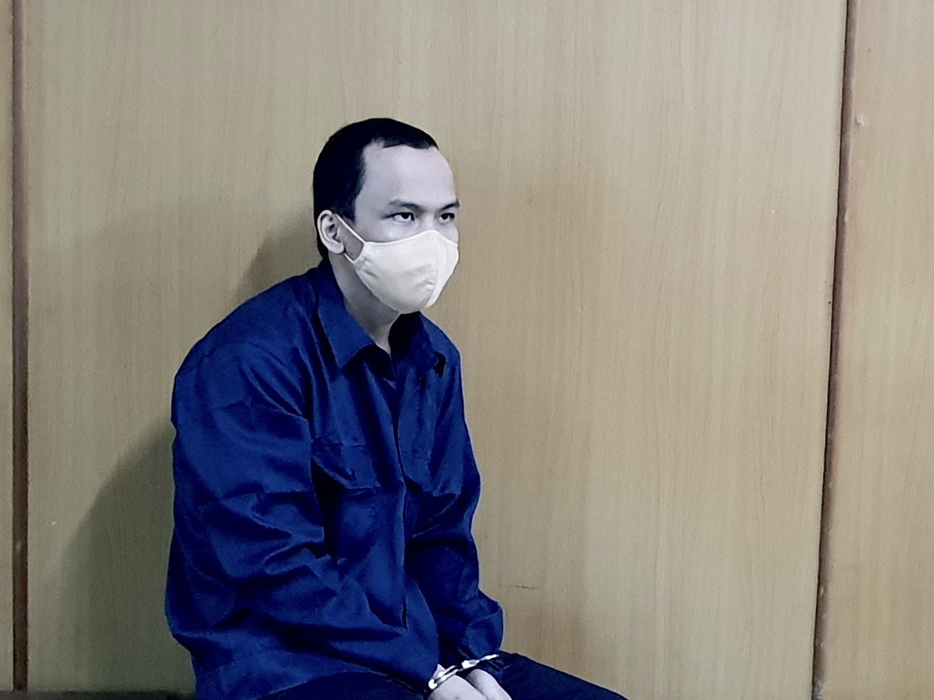 Tu tu mac Covid-19 tron khoi trai tam giam linh them an hinh anh