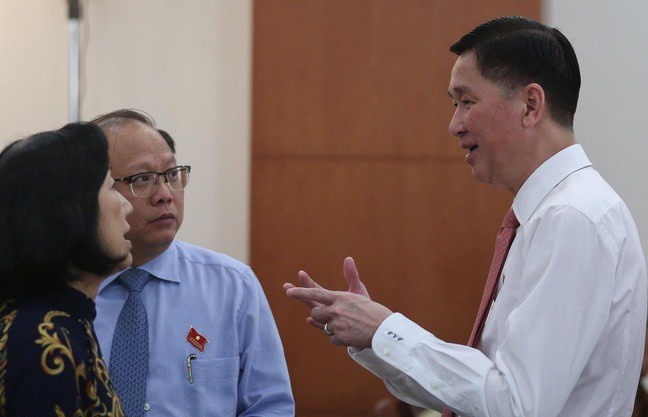 Trần Vĩnh Tuyến hầu tòa,  sai phạm tại Tổng công ty nông nghiệp Sài Gòn ảnh 1 Tran Vinh Tuyen hau toa,  sai pham tai Tong cong ty nong nghiep Sai Gon anh 1