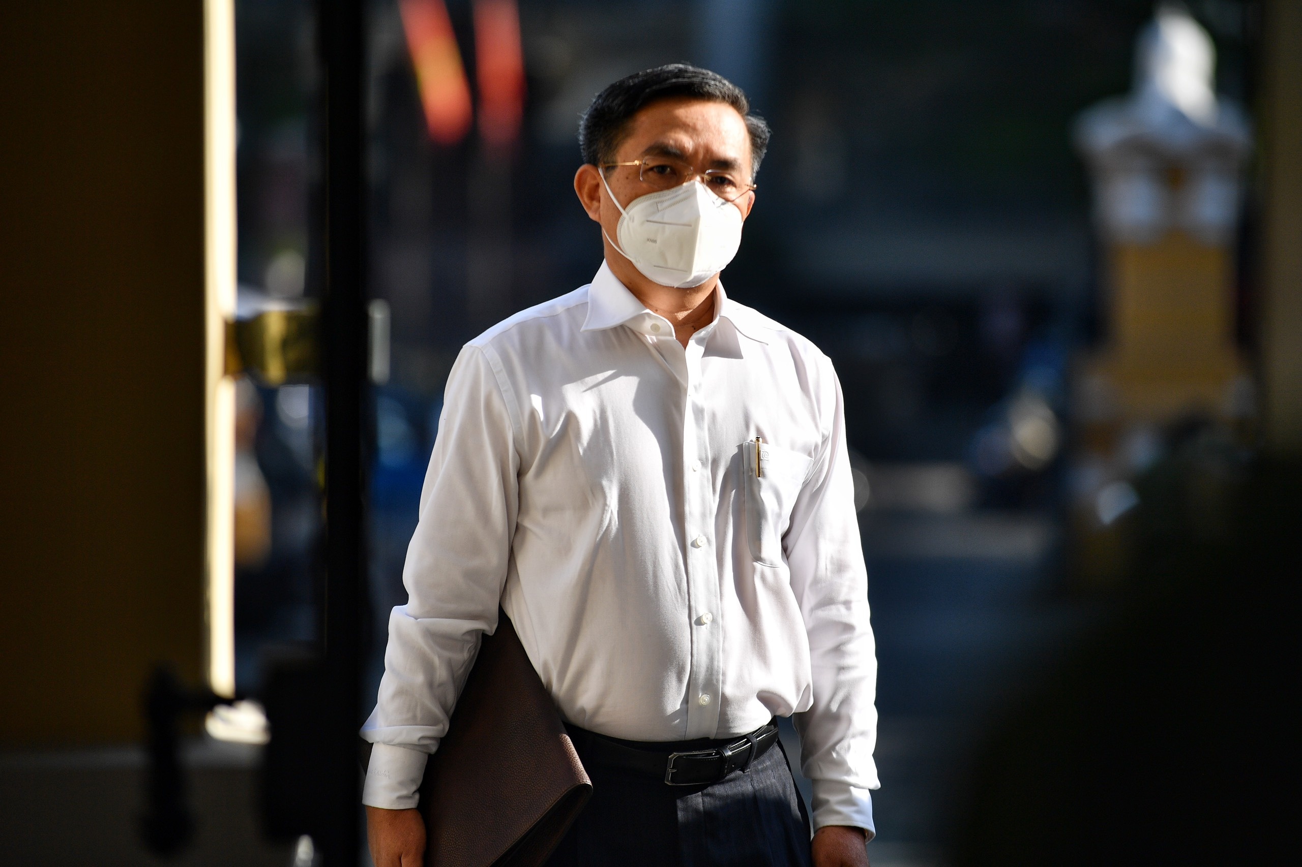 Ong Tran Vinh Tuyen hau toa anh 2