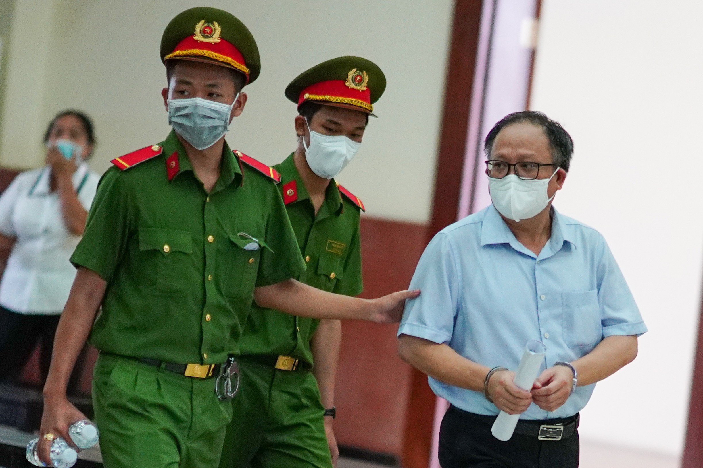 Hoãn phiên tòa  ảnh 1 Hoan phien toa anh 1