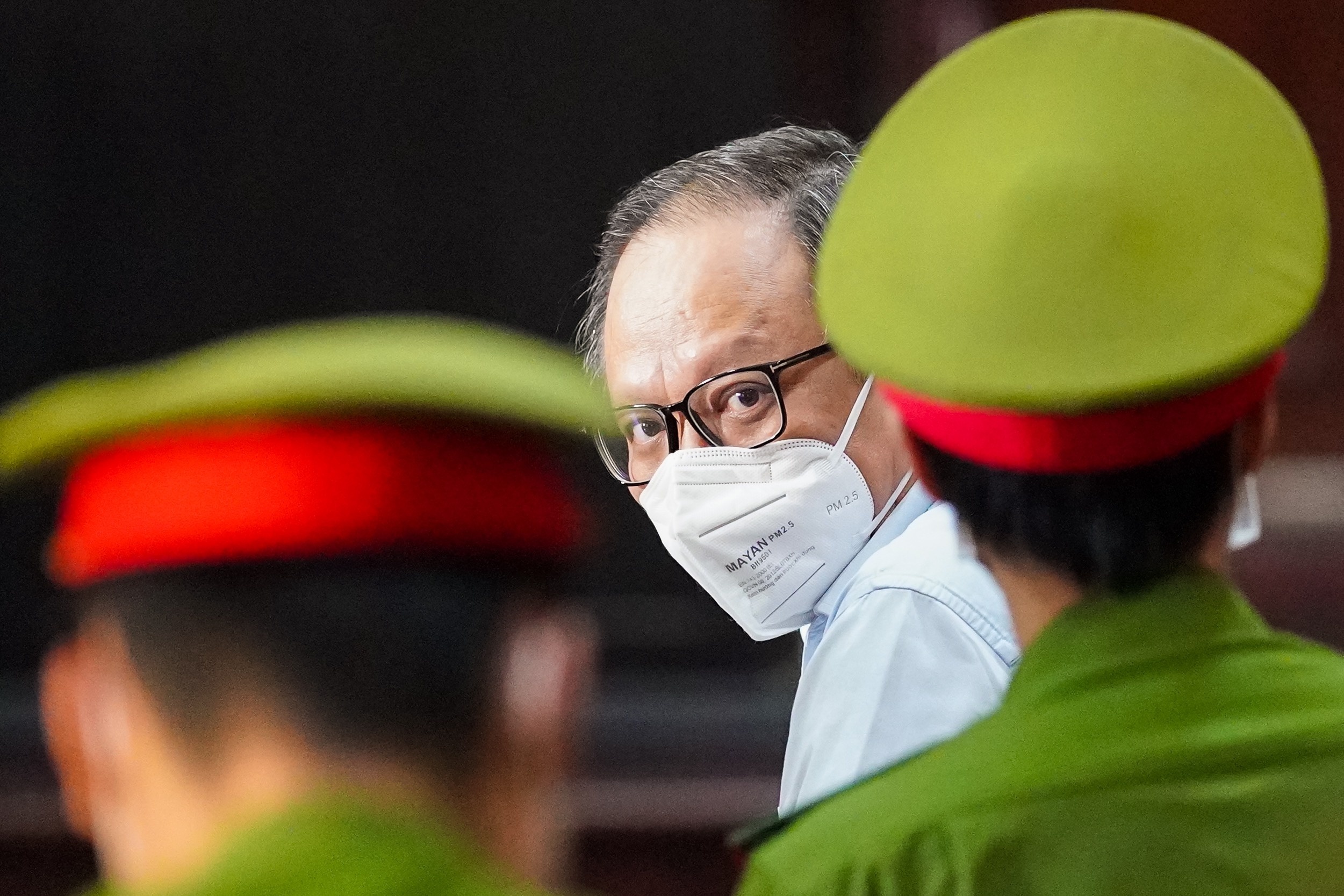 Tat Thanh Cang,  Te Tri Dung,  sai pham tai Sadeco,  khang cao anh 1