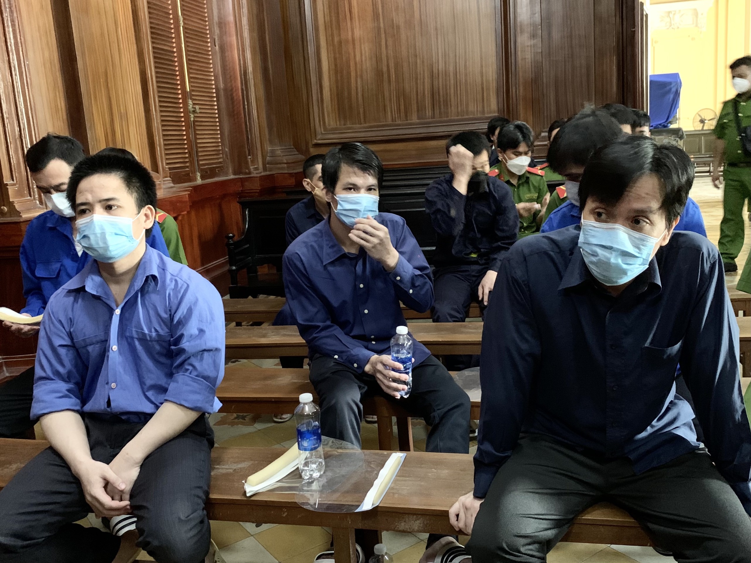 tat son,  mam tom vao quan pho Hoa anh 1