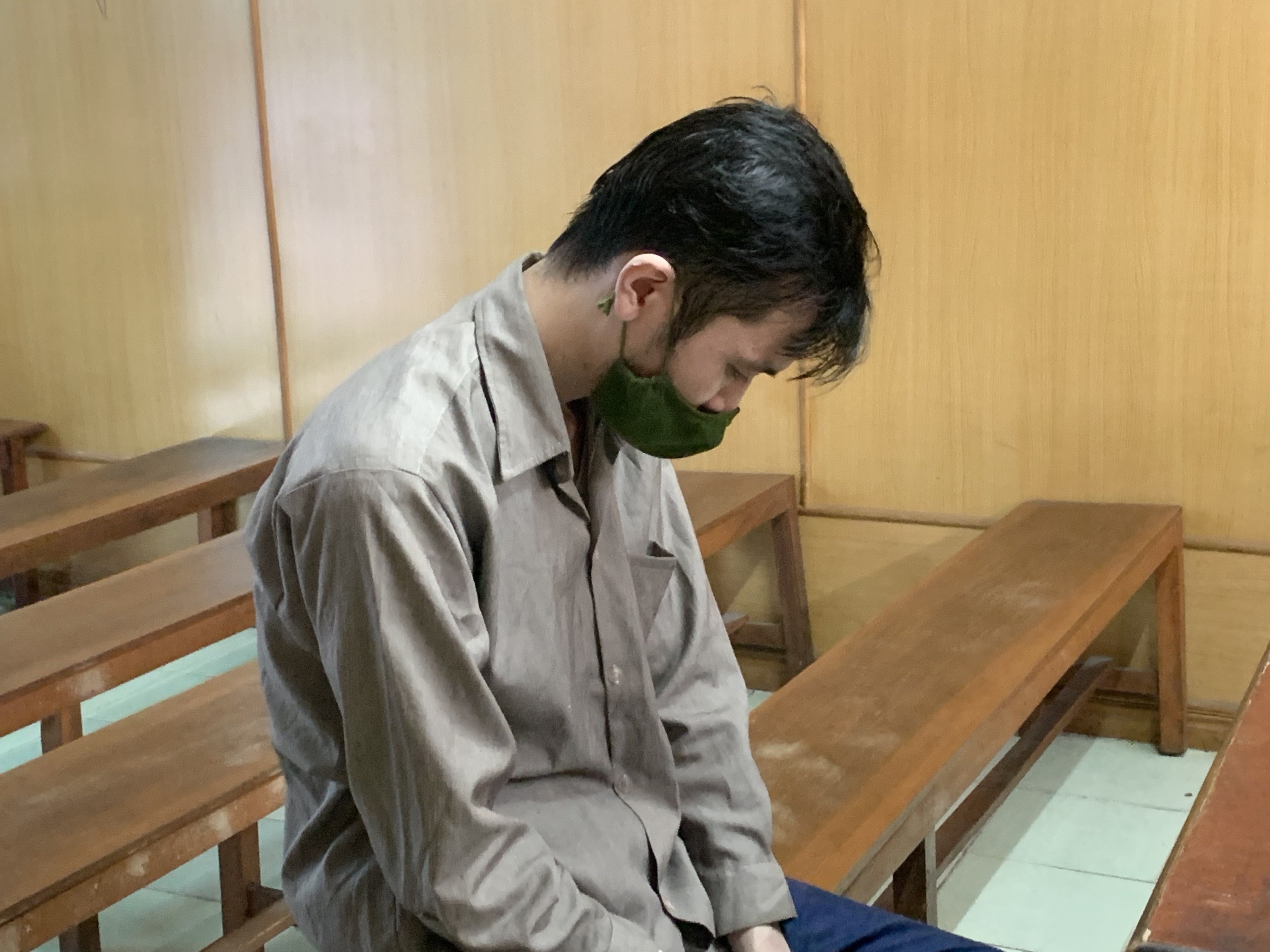 gia can bo nha nuoc chiem doat tien anh 1