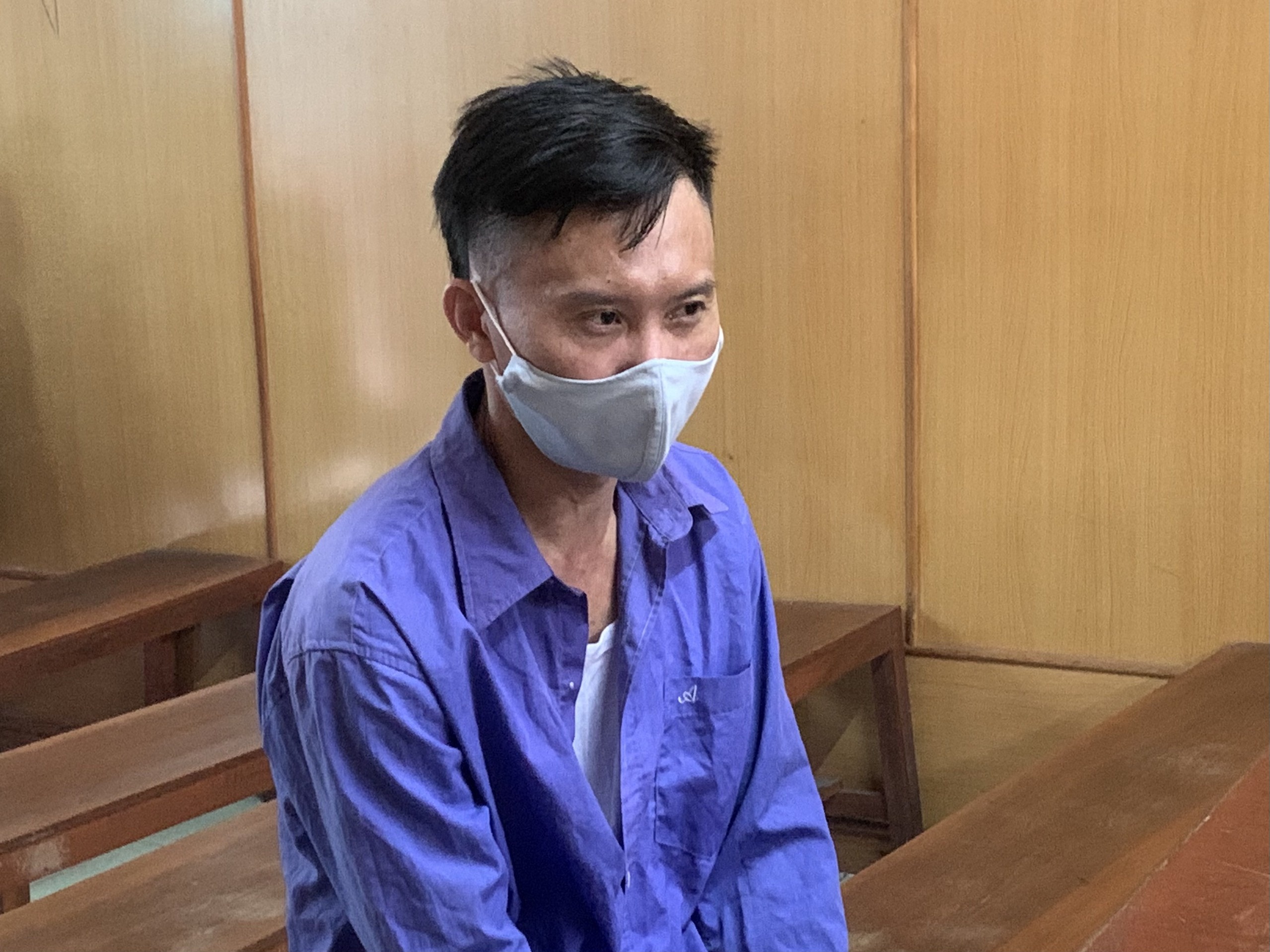 Dung bua danh tinh dich,  nguoi dan ong linh 7 nam tu anh 1