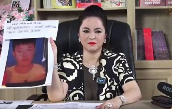 Ba Nguyen Phuong Hang bi tam giam them gan 2 thang de dieu tra bo sung hinh anh