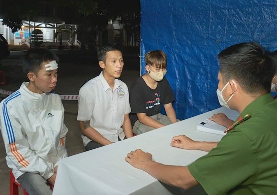 Tong chet nghi can trom meo, 3 thanh thieu nien bi khoi to hinh anh