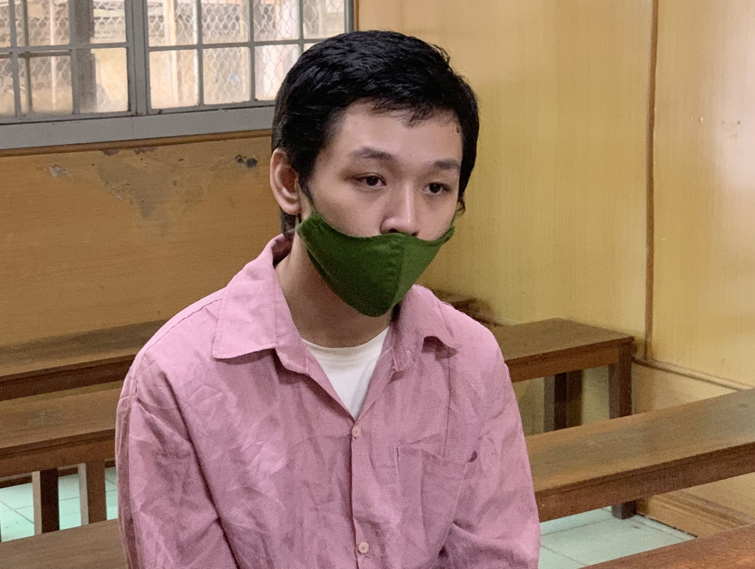 Ke giat tui xach khien nguoi phu nu nga vo hop so,  linh 18 nam tu anh 1