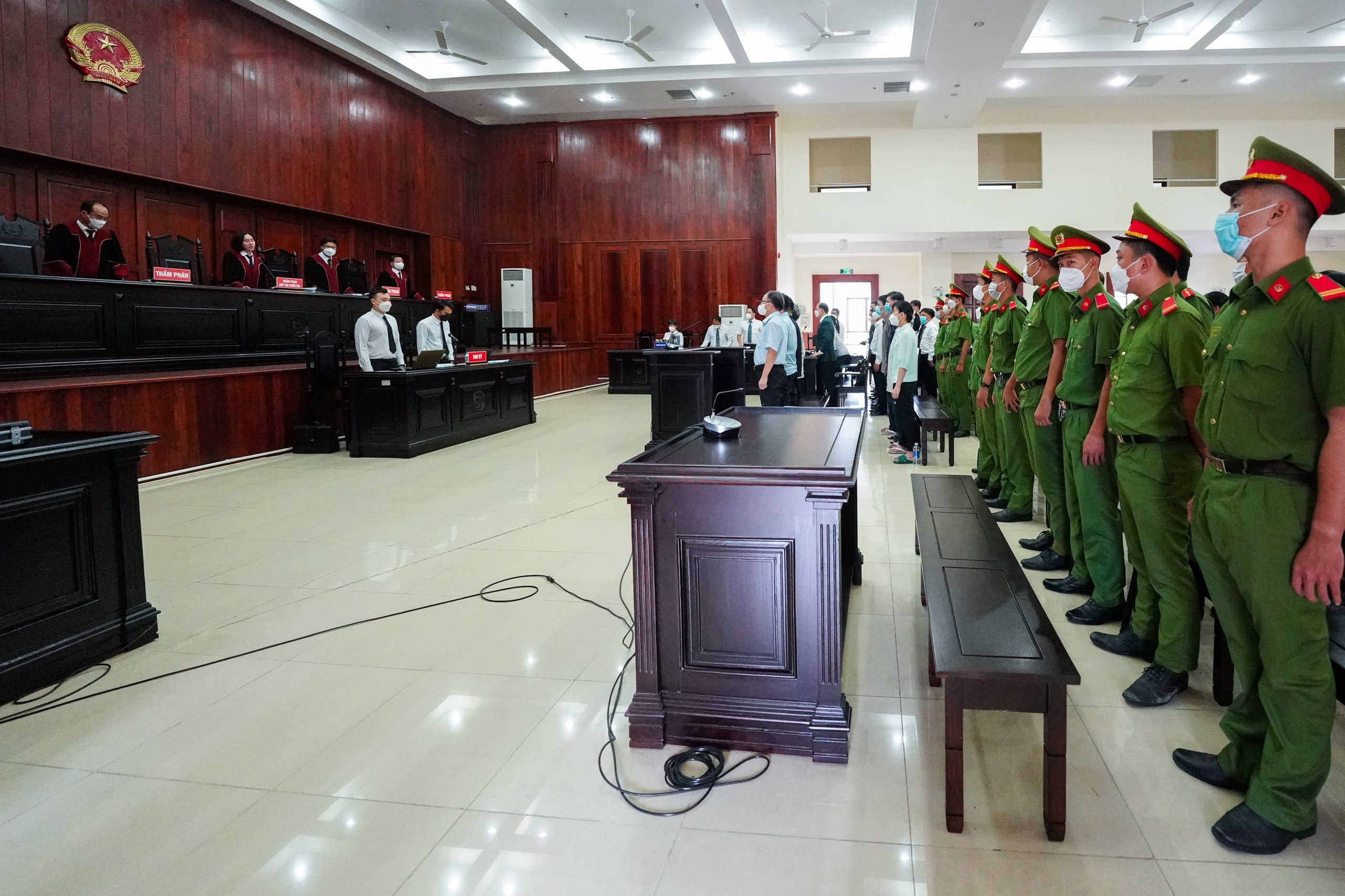 Hoãn phiên tòa  ảnh 4 Hoan phien toa anh 4
