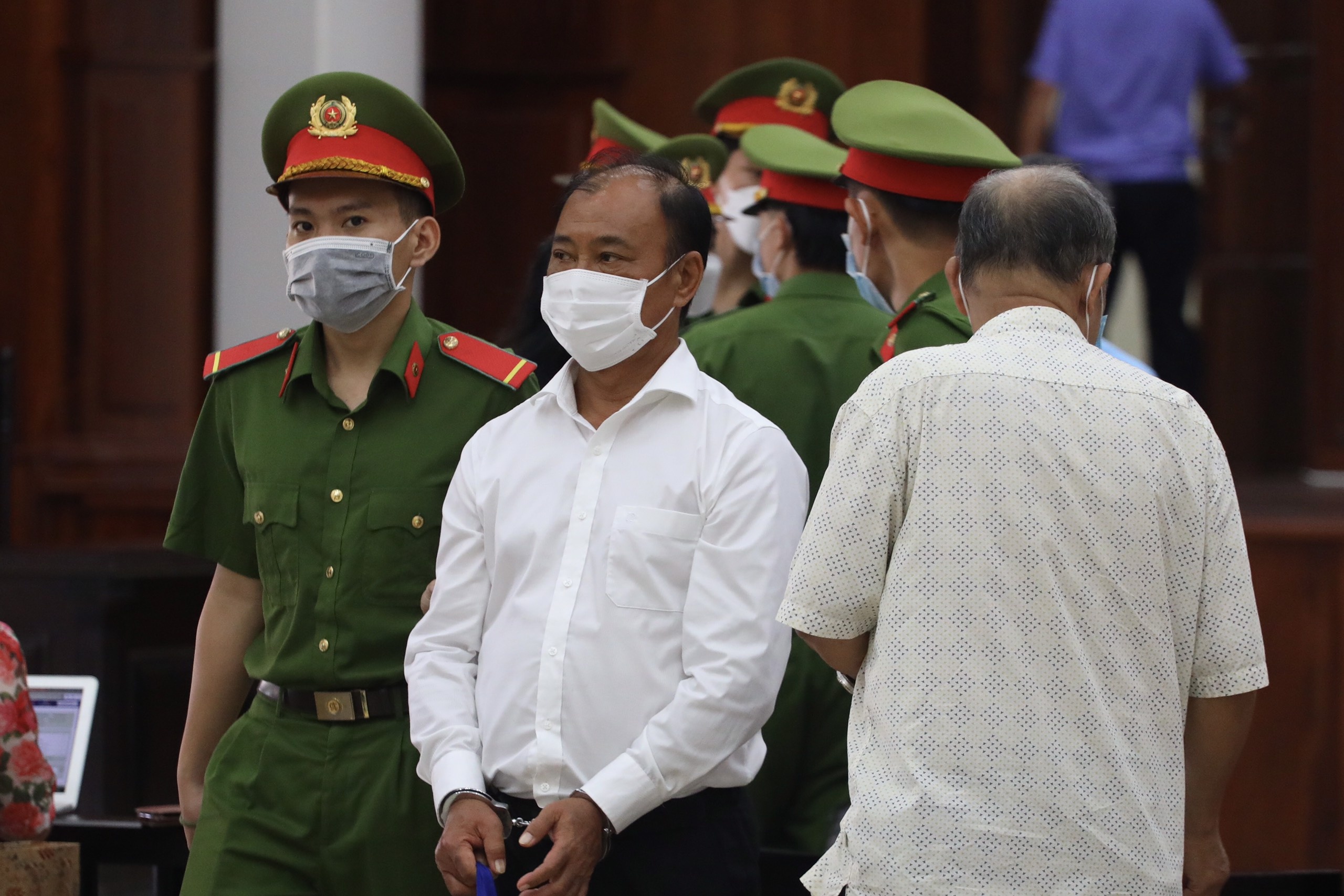 Hoan xem xet khang cao cuu Pho chu tich UBND TP.HCM Tran Vinh Tuyen anh 3