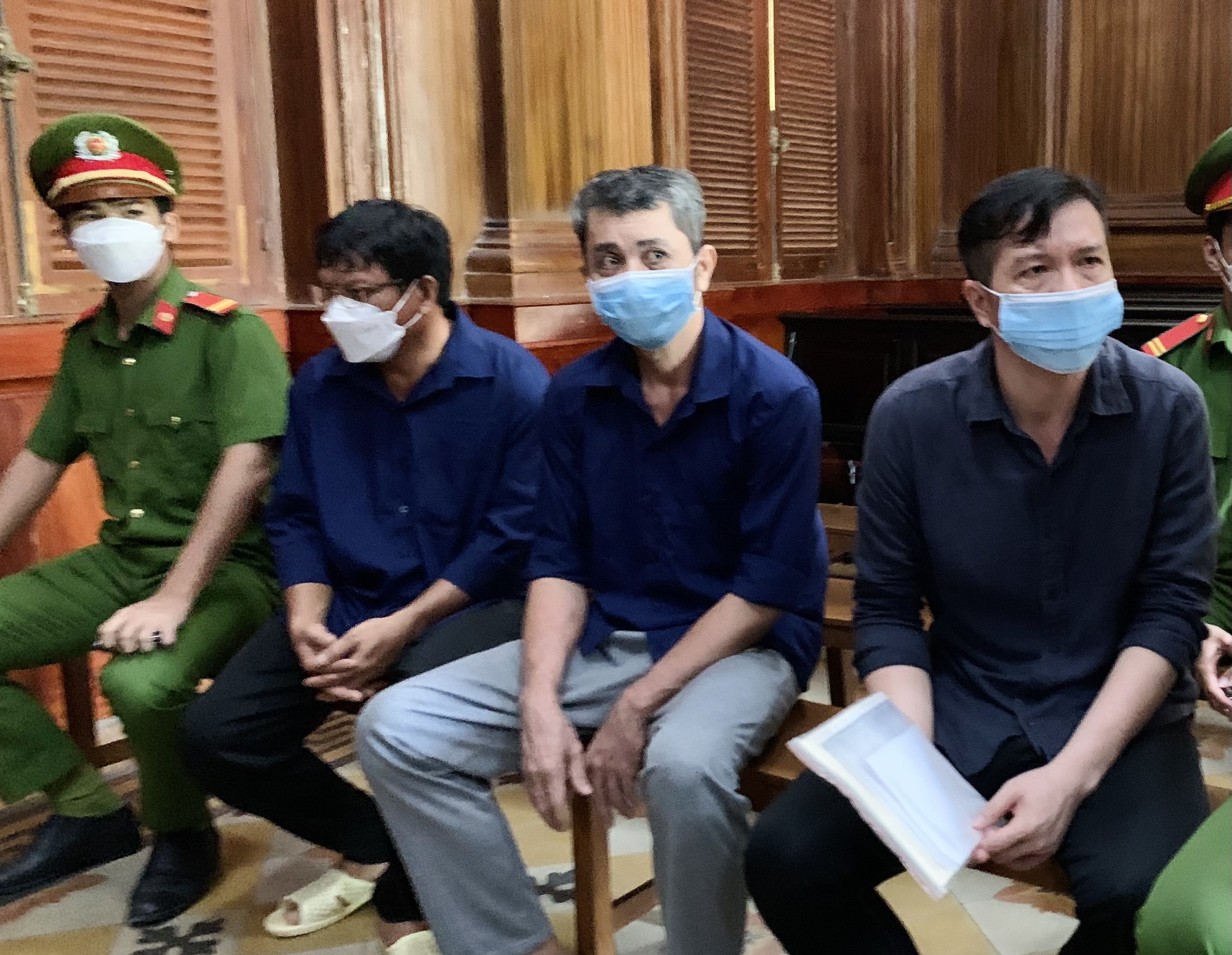 Cựu CSGT liên quan đường dây bán logo xe 'vua' lĩnh 7 năm tù ảnh 2 Cuu CSGT lien quan duong day ban logo xe 'vua' linh 7 nam tu anh 2