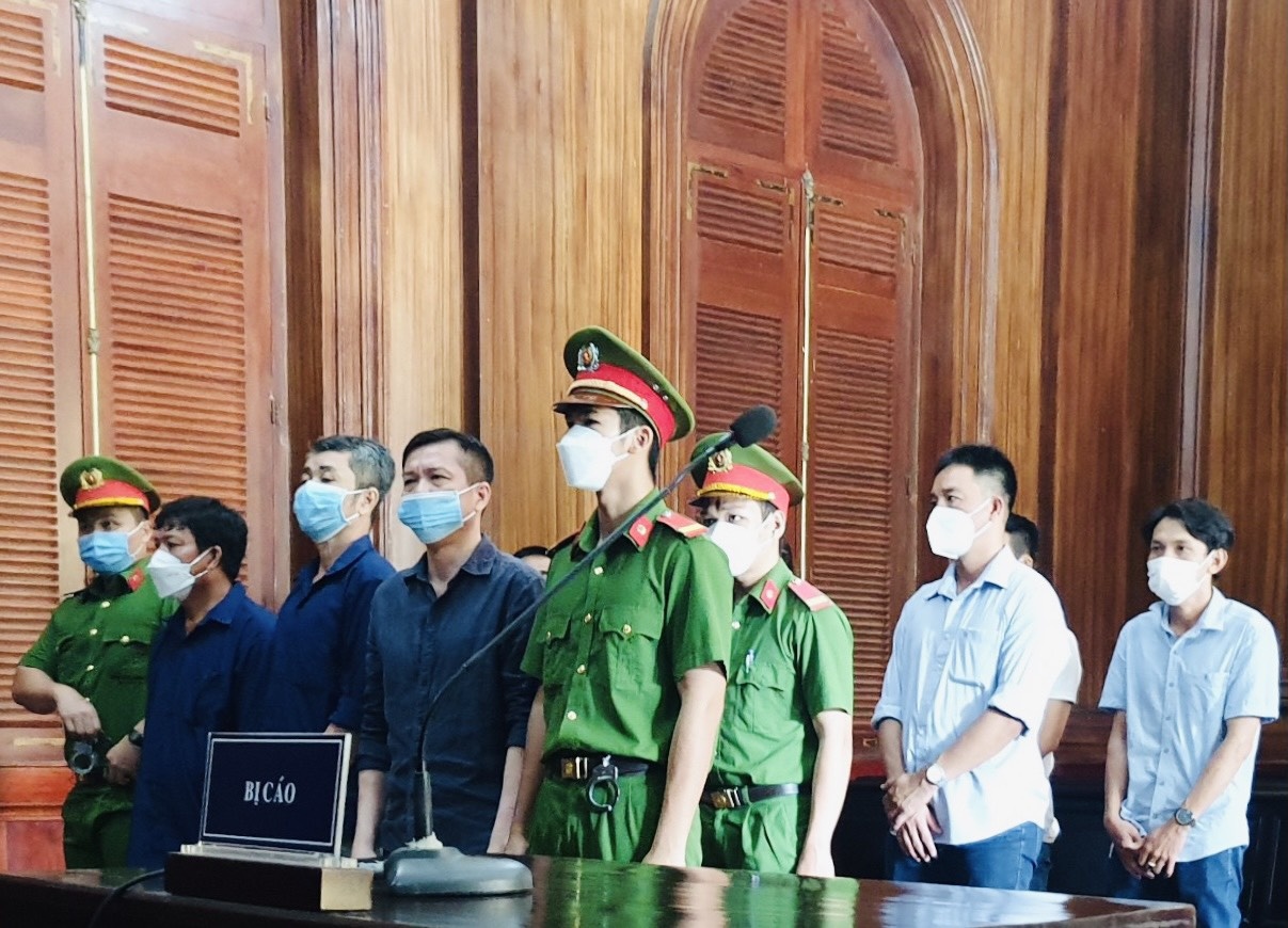 Cac bi cao trong duong day ban logo xe 'vua' khai gi tai toa? anh 1