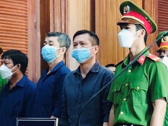 Cac bi cao trong duong day ban logo xe 'vua' tiep tuc hau toa hinh anh