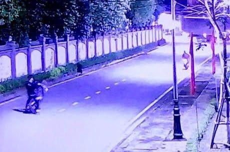 Mat 8 trieu vi boc dau xe may o khu vuc co quan cong an hinh anh