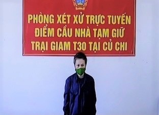 Linh an vi tuoi xang dot oto hinh anh