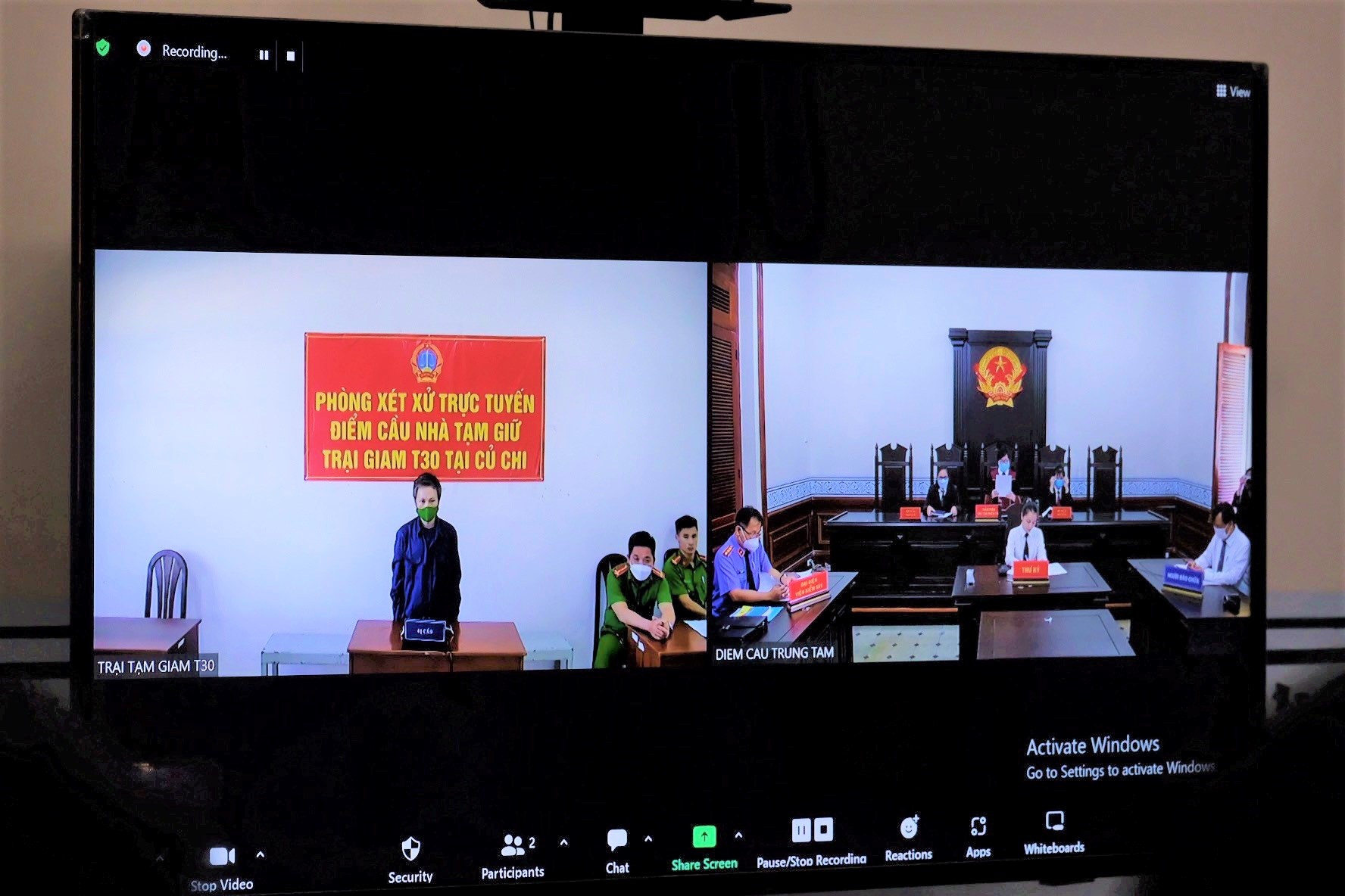 Ghen tuong,  tuoi xang dot o to sep cua vo anh 1