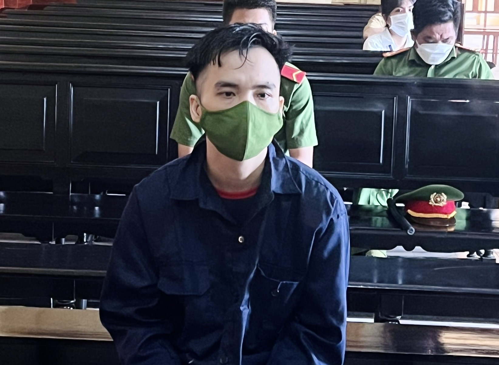 Tu xung pho khoa truong dai hoc, chiem doat hon 18 ty dong hinh anh