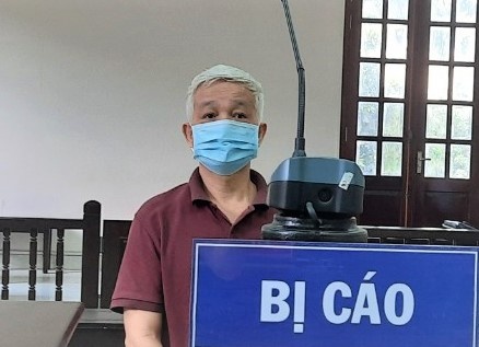 Bi phat tu vi tung tin 'nguoi dan ong tu thieu' trong dich Covid-19 hinh anh