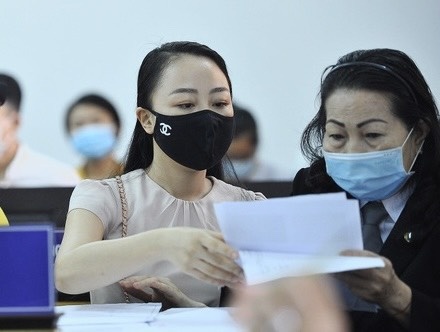 Tai xe xe Mercedes sap hau toa vu tong nu tiep vien hang khong hinh anh