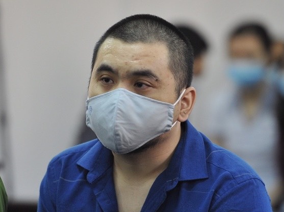 xet xu so tham vvuj tiep vien bi xe mercedec tong anh 2