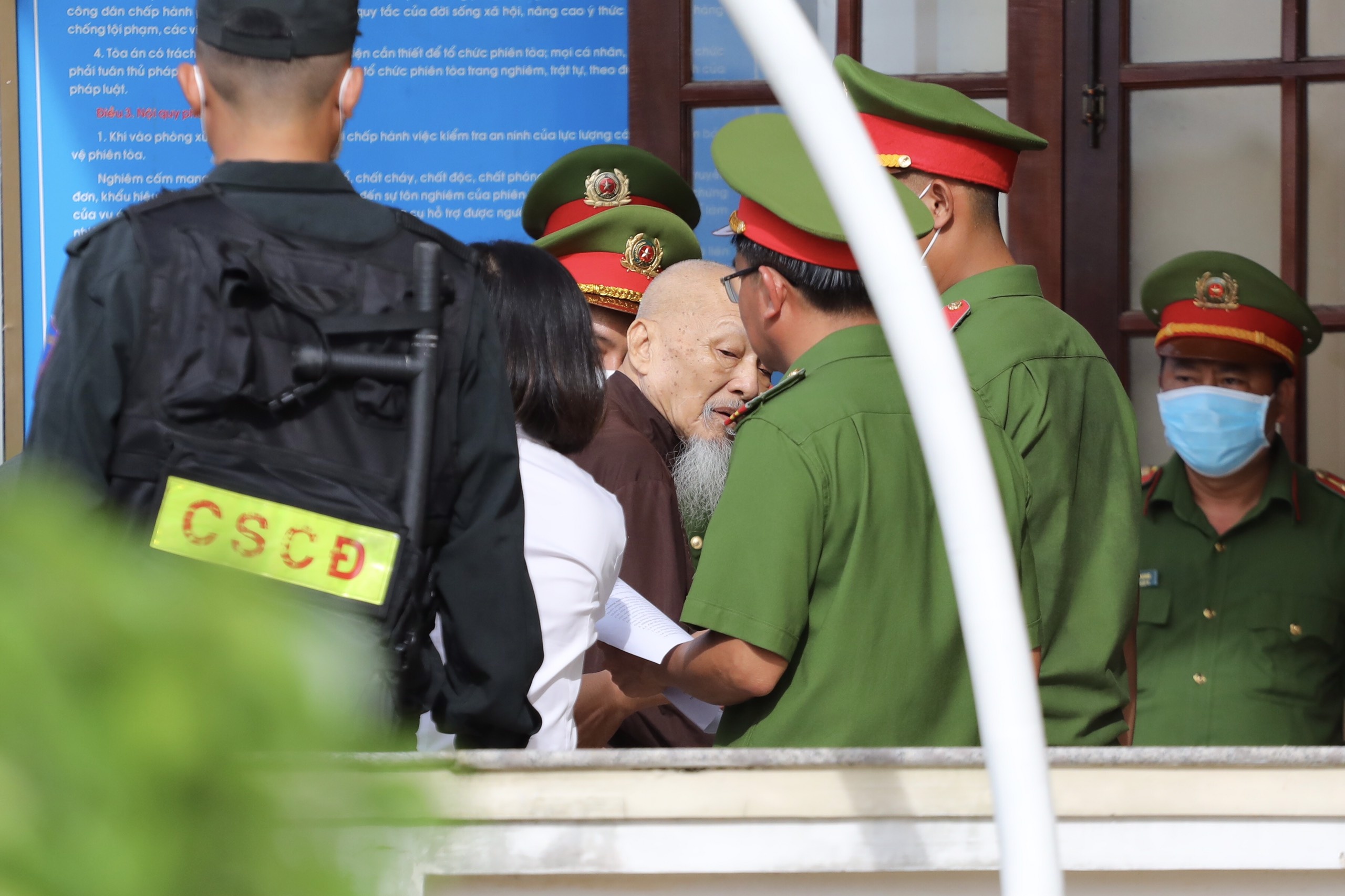 Tinh that Bong Lai,  Le Tung Van va cac bi cao hau toa,  xet xu Tinh that Bong Lai anh 1