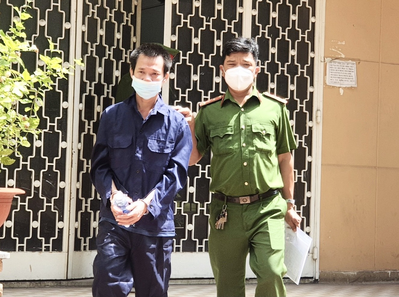 Gio tro doi bai voi be gai hang xom, nguoi dan ong linh 21 nam tu hinh anh