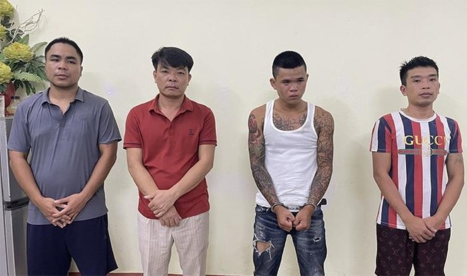 Bat 4 doi tuong trong vu dung sung de giai quyet an oan hinh anh