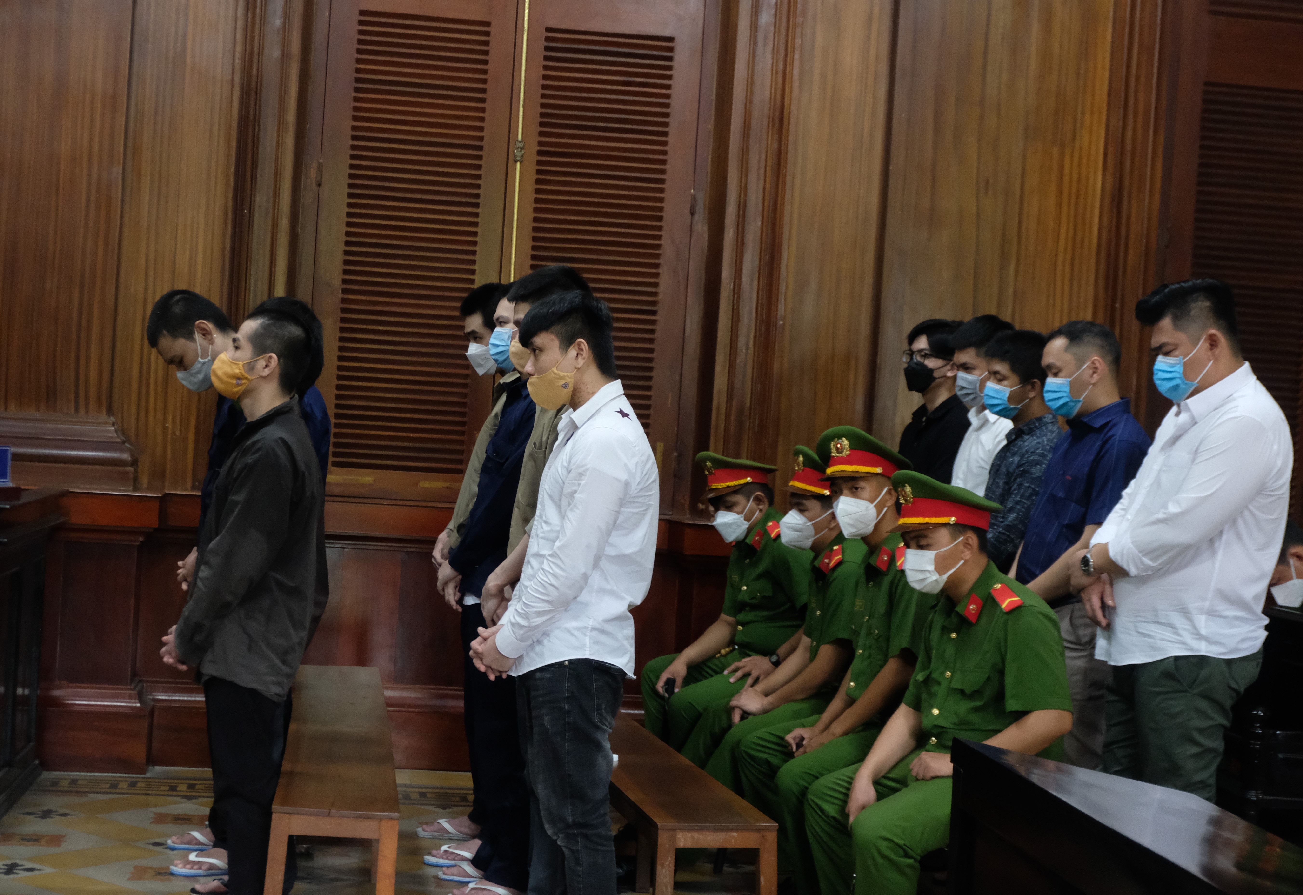 bang nhom chem nhau tu tiem game den benh vien anh 1