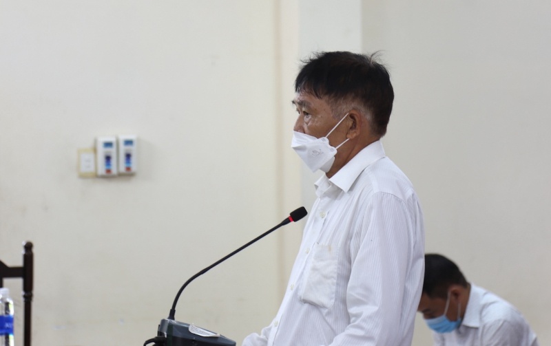 Nguyen giam doc ngan hang bi dua ra xet xu khi benh tam than da on hinh anh