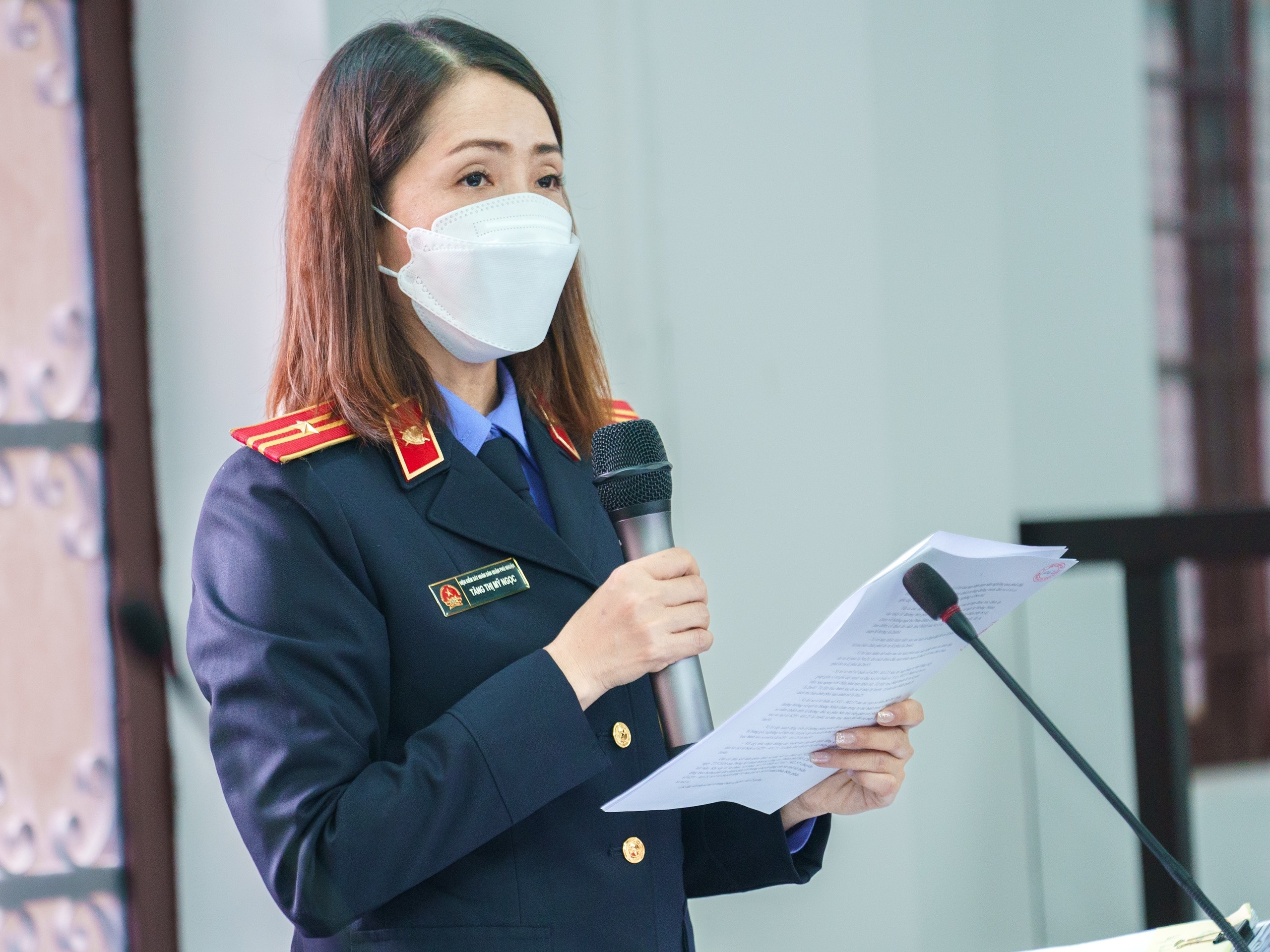 Tai xe Mercedes tong nu tiep vien hang anh 2