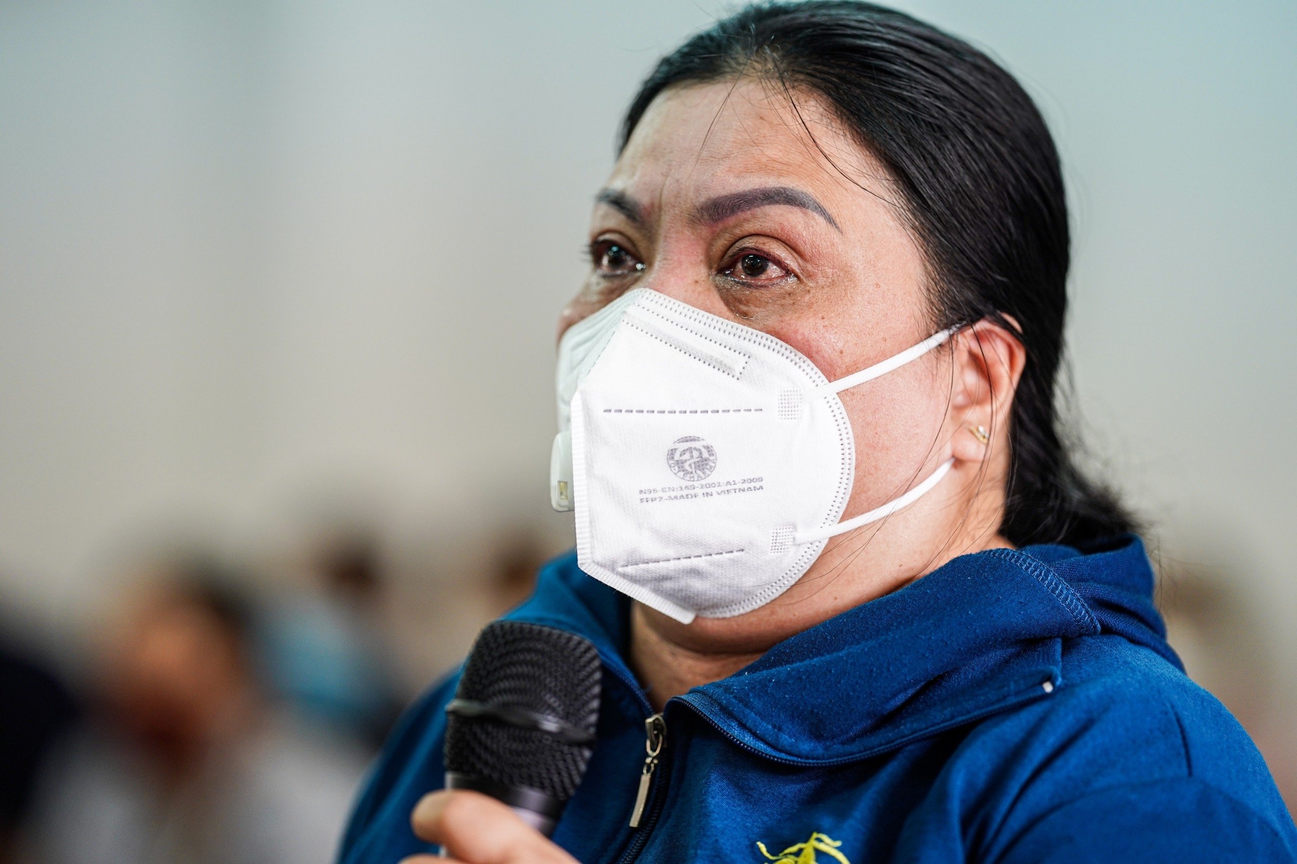 Me tai xe Mercedes bat khoc, khong dong y ke bien can ho hinh anh