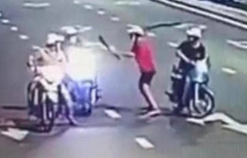 Chem nguoi luc rang sang khi dung den do hinh anh