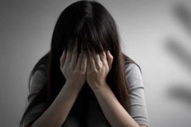 Lam dung tinh duc tre em qua mang tren the gioi hinh anh