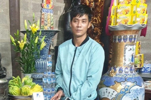 Chu ru chau trom cap tien cong duc tai cac den, chua hinh anh