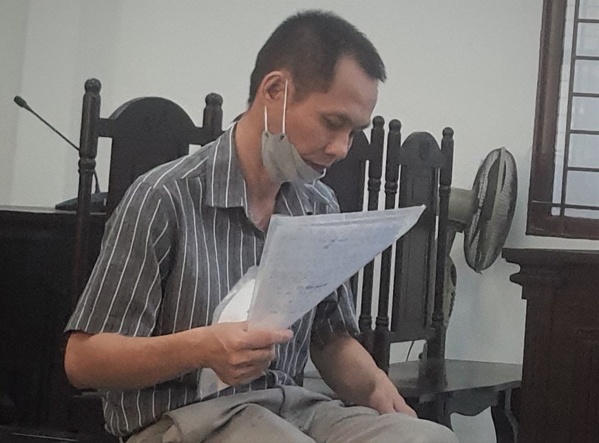 Bat tam giam ngay tai toa thay giao dam o be gai 11 tuoi hinh anh