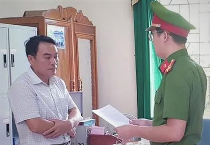 Chu tich xa va ke toan dung chung tu gia rut hon 600 trieu dong hinh anh