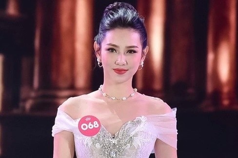 Hoa hau Thuy Tien de nghi xu phat 2 chu tai khoan Facebook hinh anh