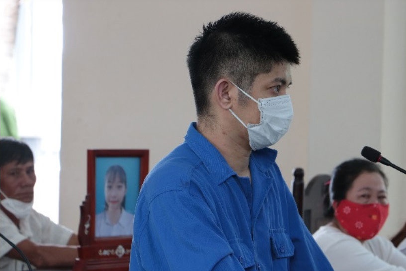 Vu giau xac co gai duoi ham gieng can: 'Bi cao thay minh rat da man' hinh anh