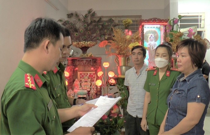 Ban dat 'vit troi' cho nguoi quen, chiem doat hon 9 ty dong hinh anh