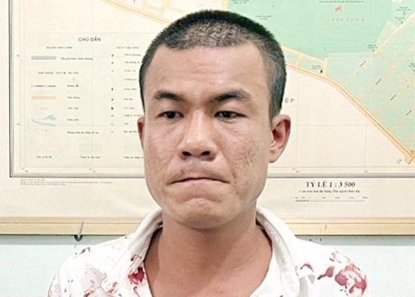 Du sinh nhat, khach chem chu tiec trong thuong hinh anh