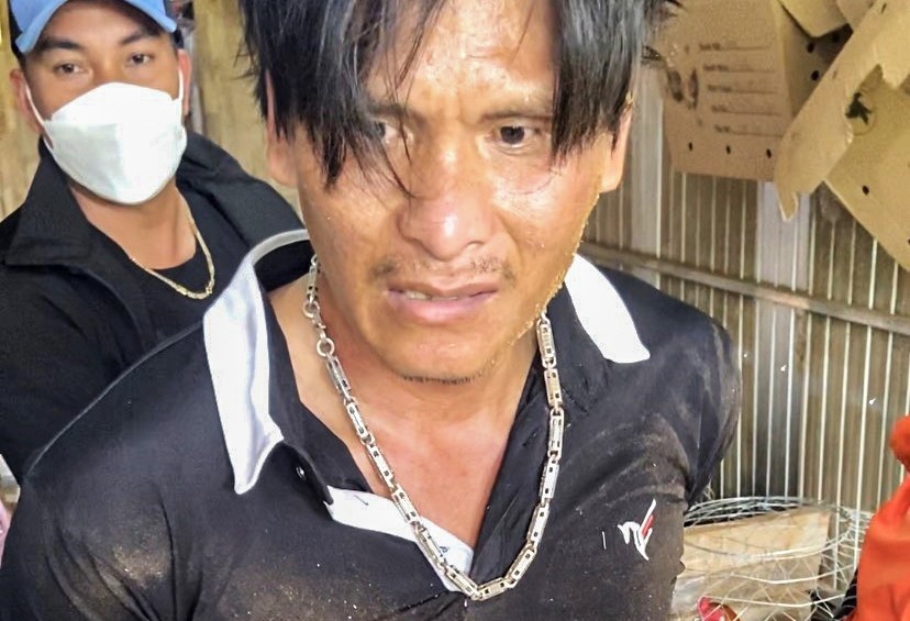 can tay cong an anh 1