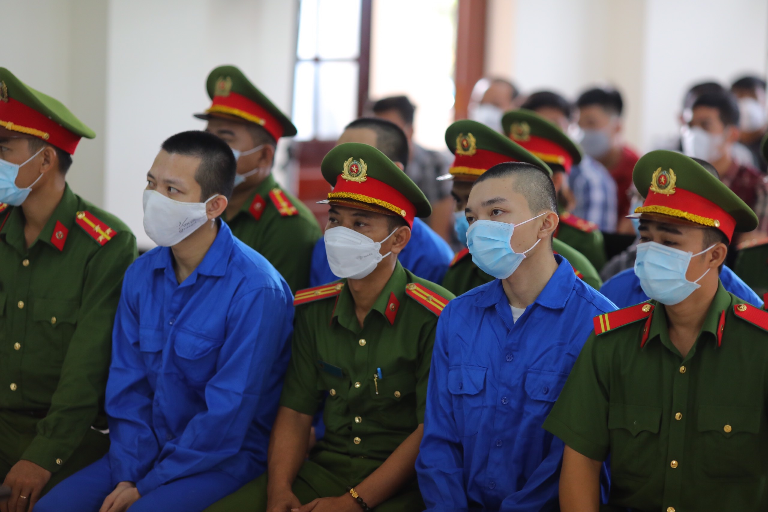 Lê Tùng Vân hầu tòa ảnh 1 Le Tung Van hau toa anh 1