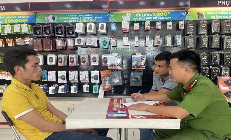 Dot nhap FPT Shop anh 1