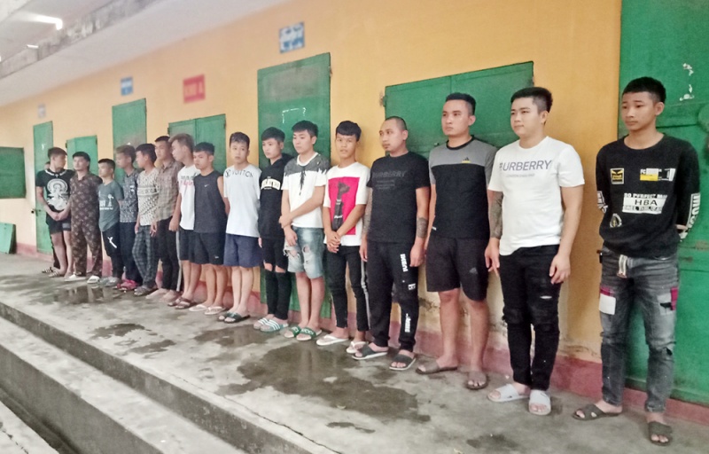 nu nhan vien karaoke anh 1