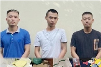 Bat giu nhom thanh nien cat giau loai ma tuy moi hinh anh