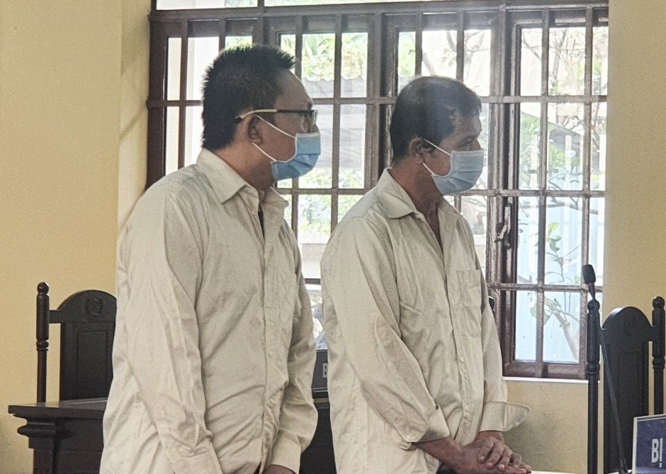 Bao ve dan pho o TP.HCM bi phat tu vi cuong doat 5 trieu dong hinh anh