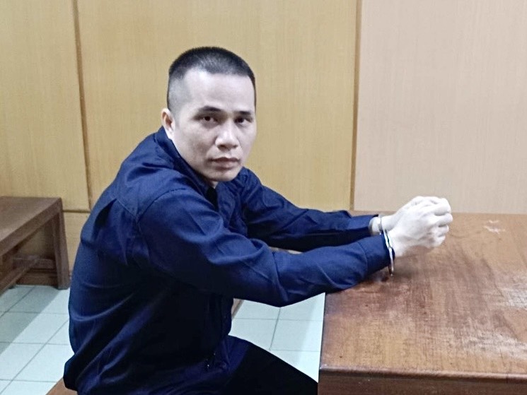 Dam tai xe xe om tu vong do gianh khach, nguoi dan ong linh 12 nam tu hinh anh