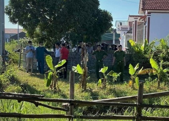 Loi khai nghi pham vu chem chet hang xom vi canh cay do hinh anh