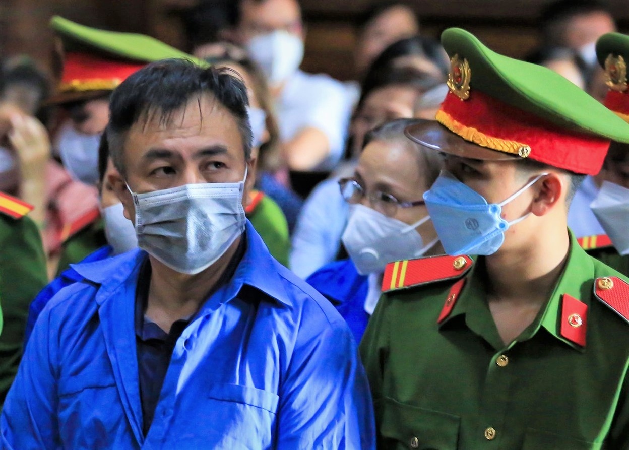 Cuu giam doc Benh vien Mat TP.HCM bi de nghi 8-9 nam tu hinh anh