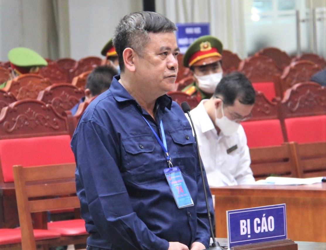 Cuu doi truong chong buon lau xin loi dong nghiep, mong giam nhe toi hinh anh