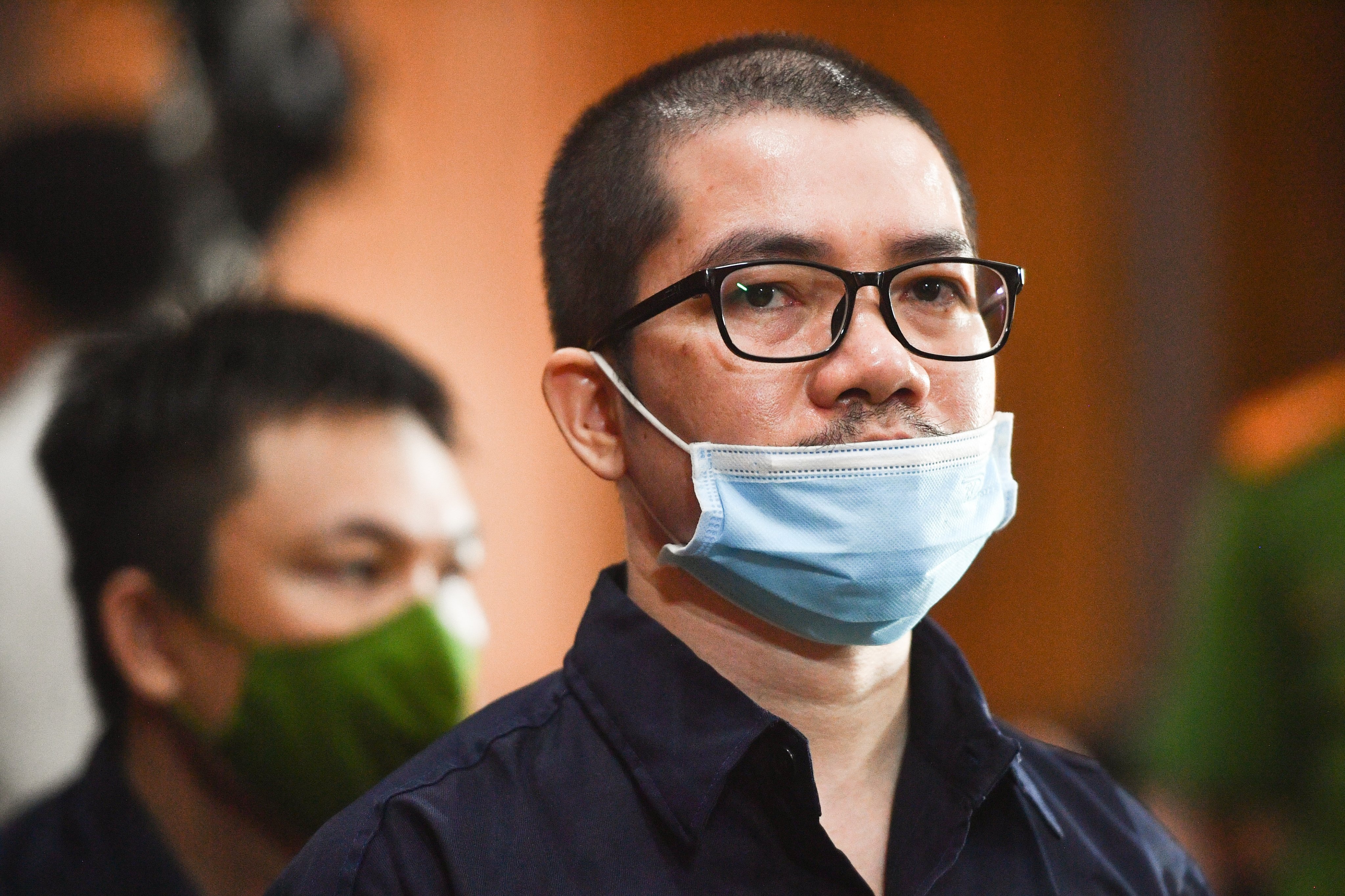 Nguyen Thai Luyen noi gi ve 20 thoi kim loai mau vang hinh anh